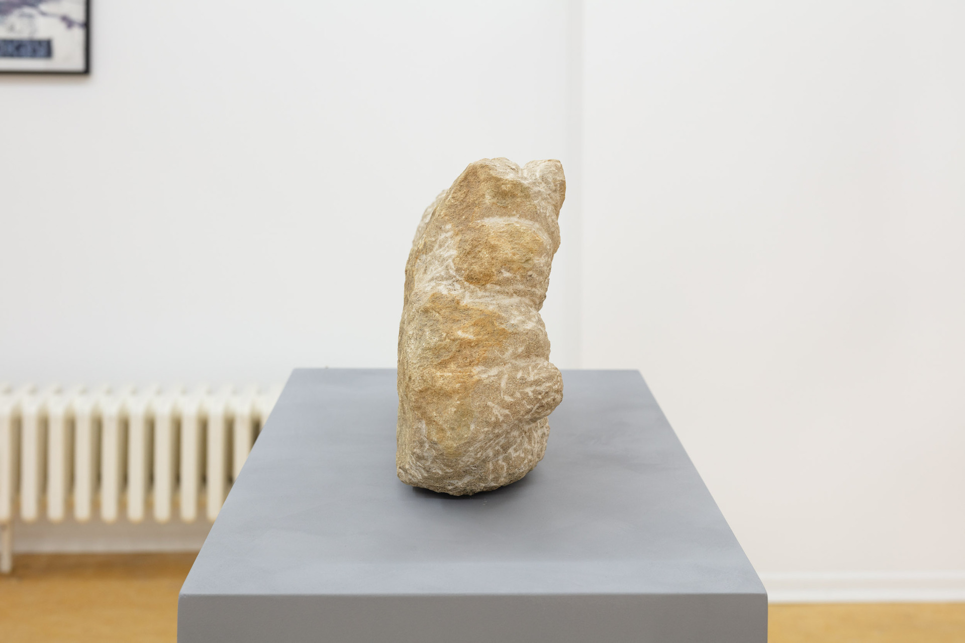 Michaela Meise, Ohne Titel, 2021, Lüthen limestone, 50 x 29 x 15 cm, Unique