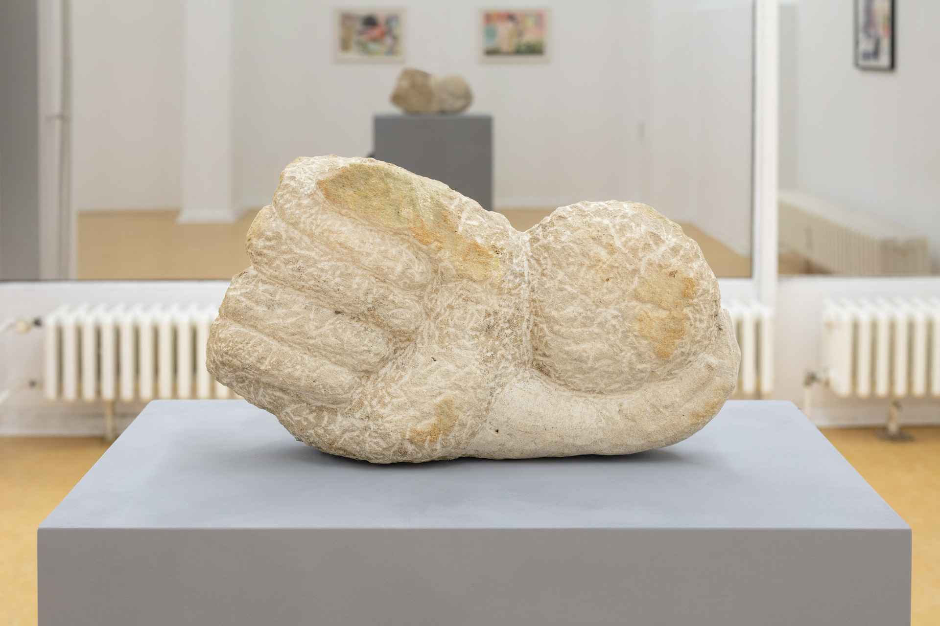 Michaela Meise, Ohne Titel, 2021, Lüthen limestone, 50 x 29 x 15 cm, Unique