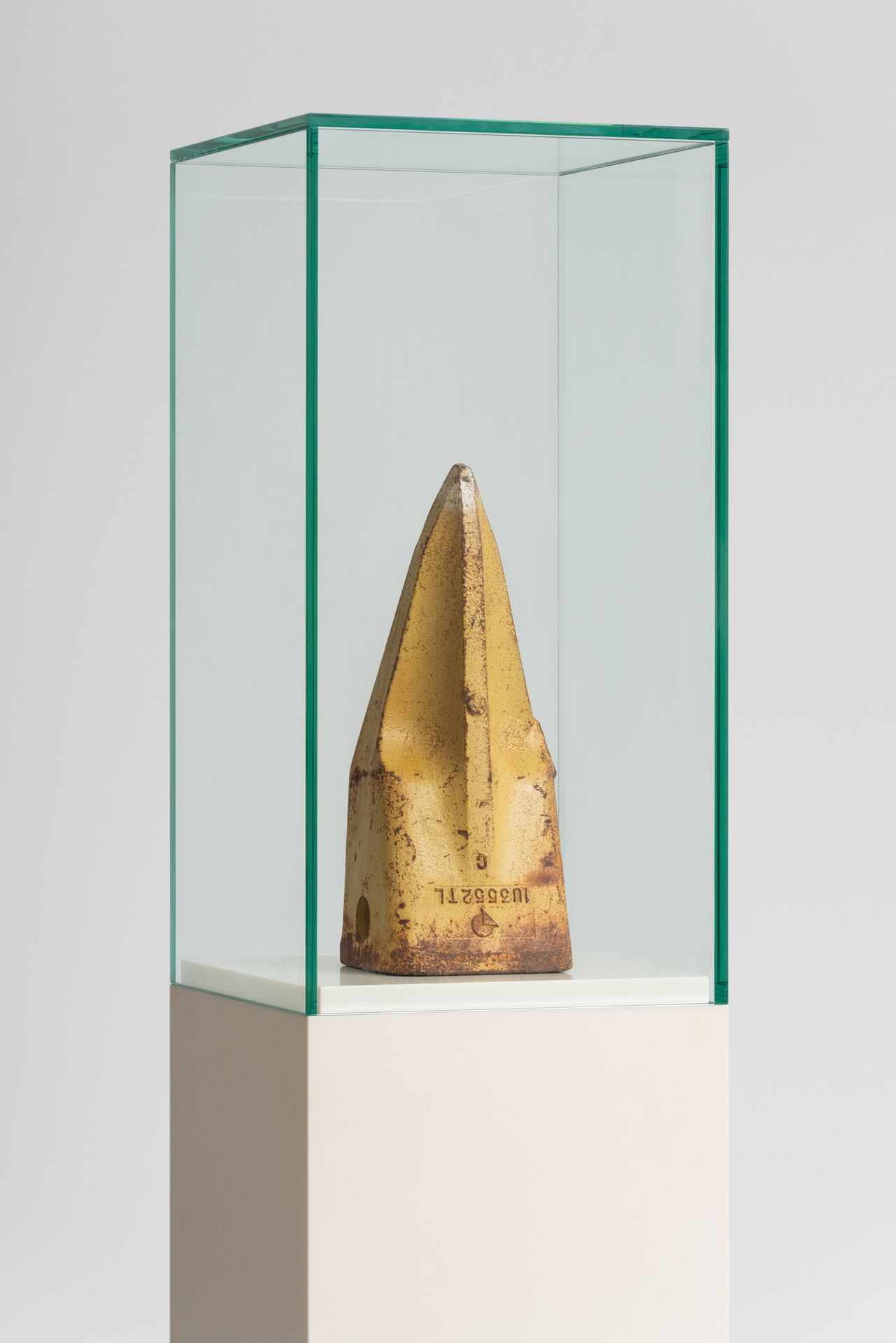 CyprienGaillard-Notyettitled(Tooth)-Metal, show case-2012-201x33x33cm-detail