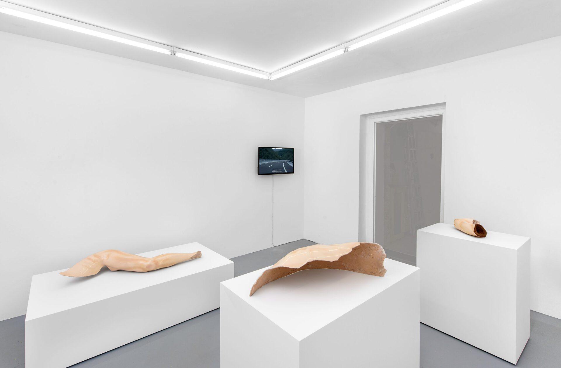 Doruntina Kastrati, "HERE (AIR CARRIES POISON BUT YET WE BREATHE)", installation view at BUNGALOW, 2021, Berlin
