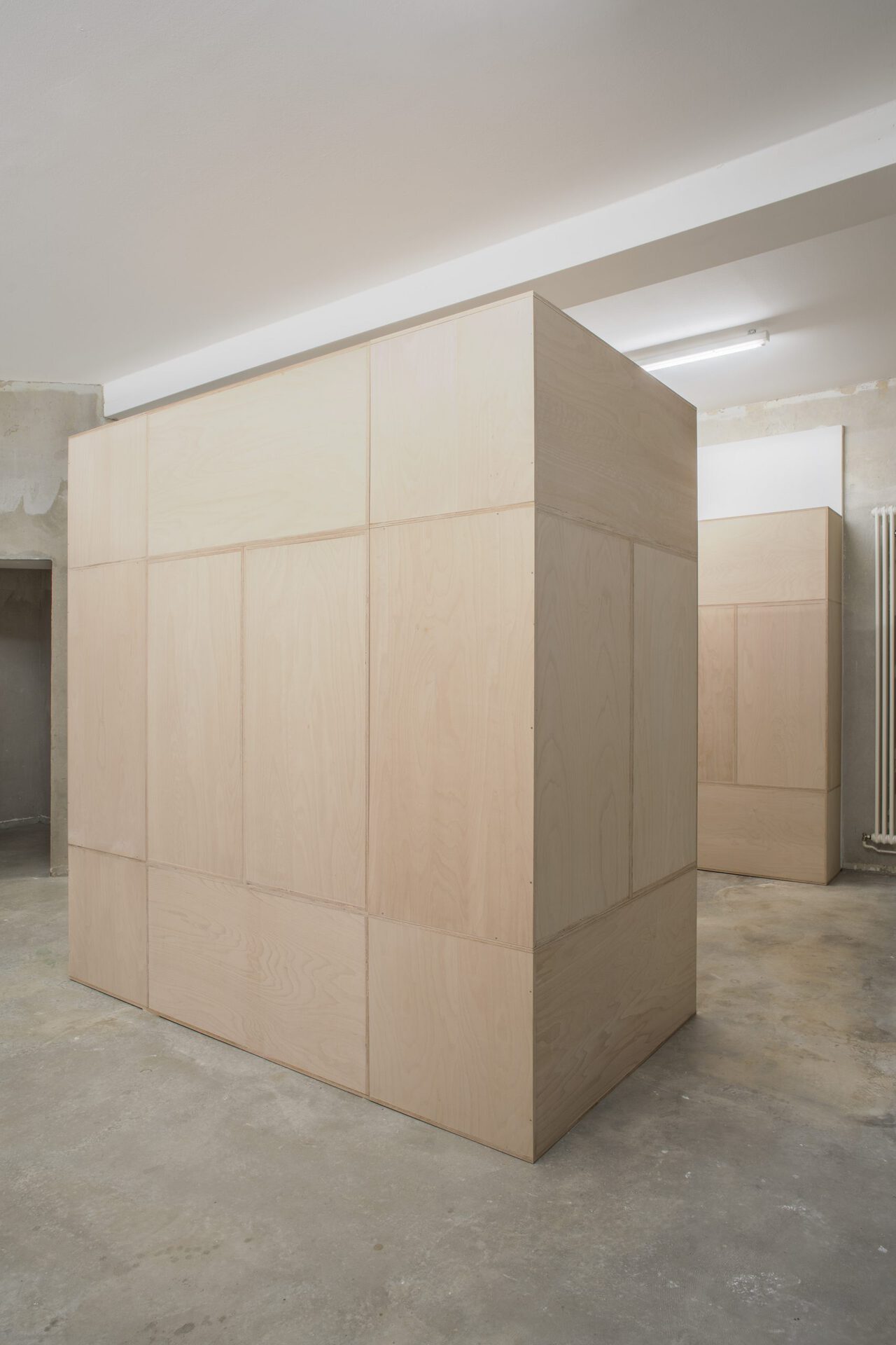 Nadim Vardag, untitled,2021, beech plywood, 240 × 240 × 40 cm, 240 × 240 × 120 cm, 240 × 240 × 40 cm