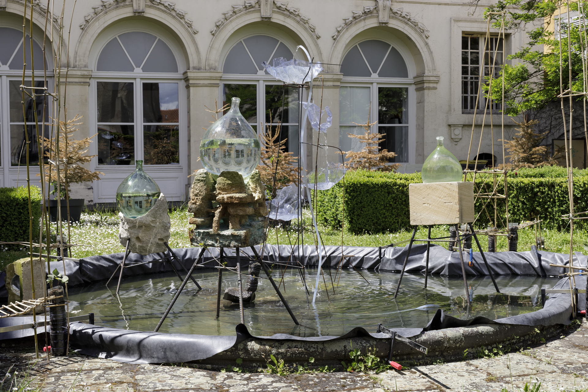 Charlie Jouan, Récifs, 2021, mixed media, variable dimensions, Hôtel de Chazerat. Courtesy of In extenso. Picture: Ludovic Combe