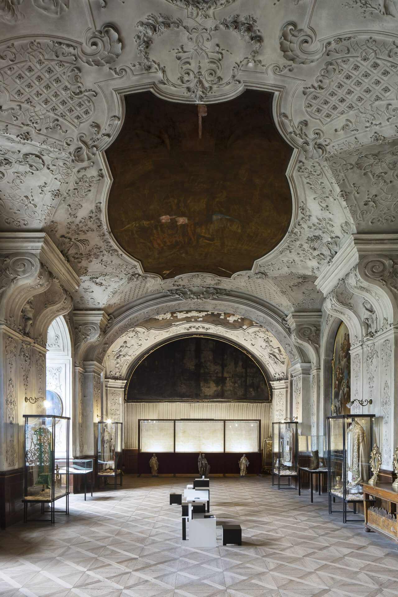 Ora et lege, Liam Gillick, exhibition view, Broumov Monastery, 2021