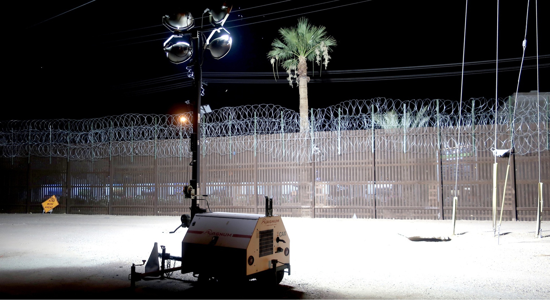 OVIDIU ANTON Calexico. Dieselgenerator. Flutlicht, 2019 - 2021 HD Video with Sound 00:41 min, loop Courtesy Christine König Galerie, Vienna and the artist