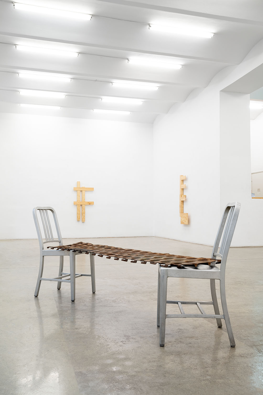 OVIDIU ANTON A Not Civil Engineered Monument, 2019 - 2021 2 Emeco chairs, 1 Marston mat 200 x 50 x 85 cm Courtesy Christine König Galerie, Vienna and the artist Photo: Simon Veres