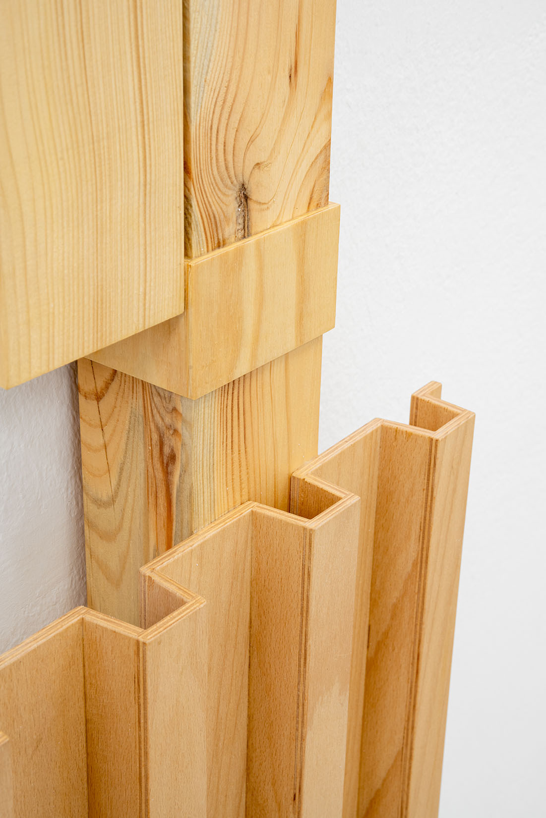 OVIDIU ANTON DETAIL CS 1-3-19, 2021 wood, glued, glazed, oiled 42 x 168 cm Courtesy Christine König Galerie, Vienna and the artist Photo: Simon Veres