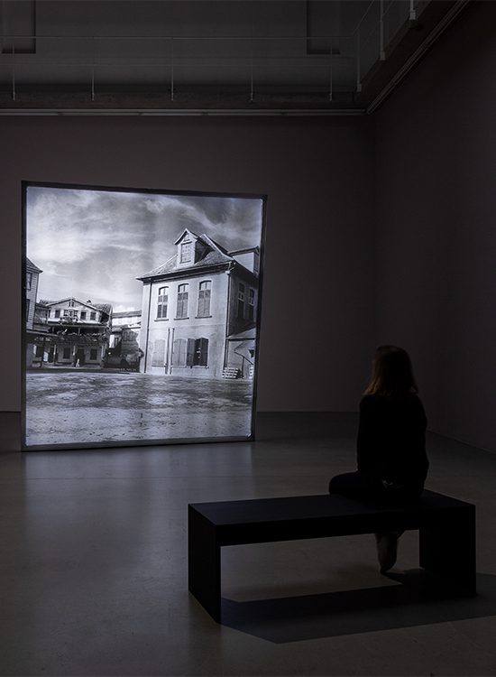 Willem de Rooij, Pierre Verger in Suriname , Installation shot Portik us, Frankfurt am Main, 2021. Image : Diana Pfammatter