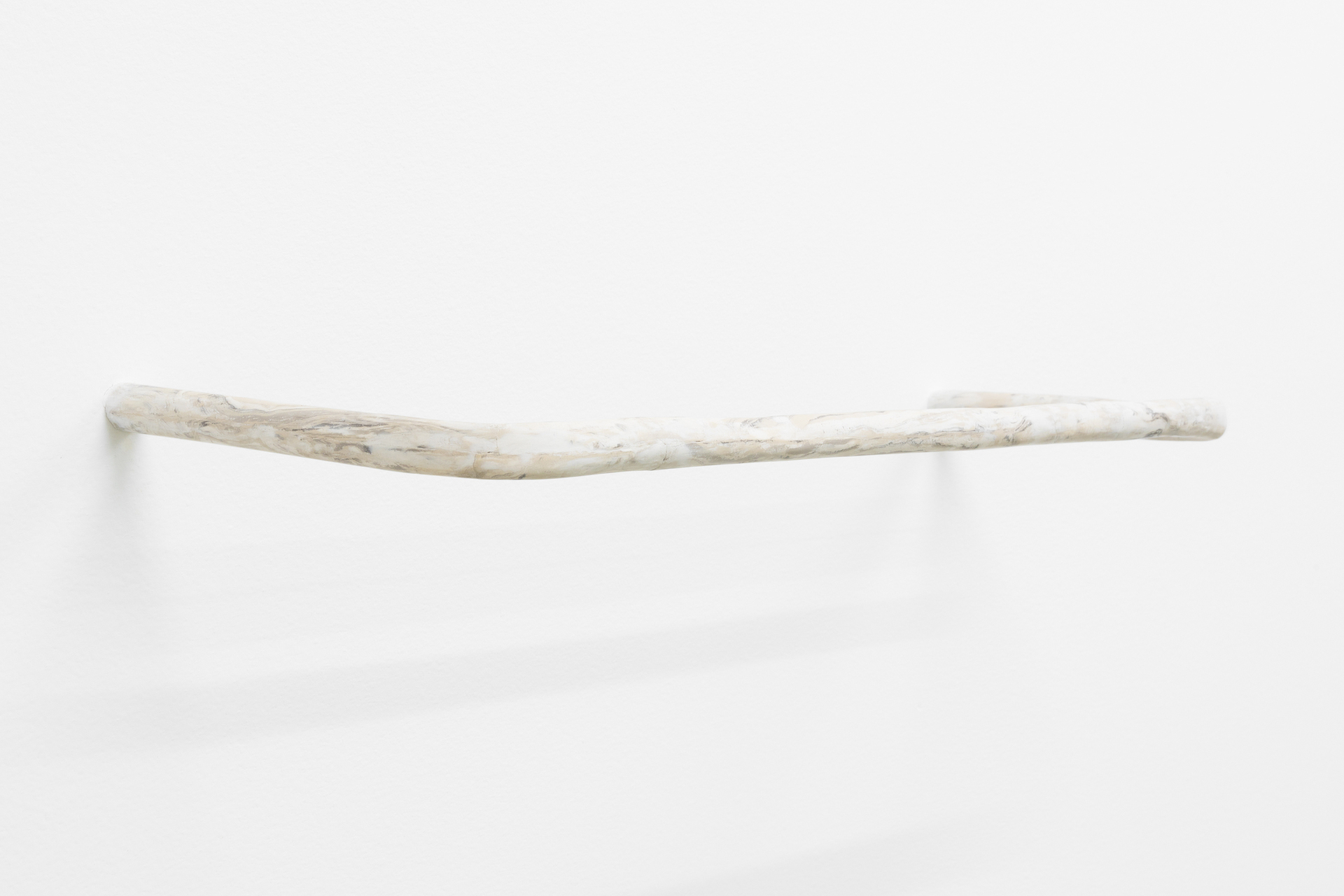 Sáro Gottstein, Hanger, 2021. Stucco lustro, 2 x 62 x 20 cm