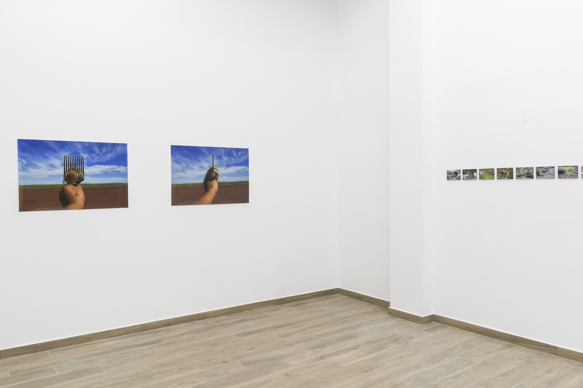 Regina José Galindo, Roots, 2015, Perfomance Documentation, 15 Prints, Photo Print on Aluminium Dibond, 15 x 10 cm each, 3 + 2 AP, Courtesy of the artist and Proyectos Ultravioleta, Guatemala & Edgar Calel, Ulef- Tzamiy-Jichchan – tierra - cabello de maíz tierno – peine (earth - baby corn hair - comb), 2015, Lambda print on Fuji Crystal Archive DP, diptych, 91 x 61 cm each, 3 + 2 AP, Courtesy of the artist and Proyectos Ultravioleta, Guatemala, Photo: Alexandra Masmanidi, 2021