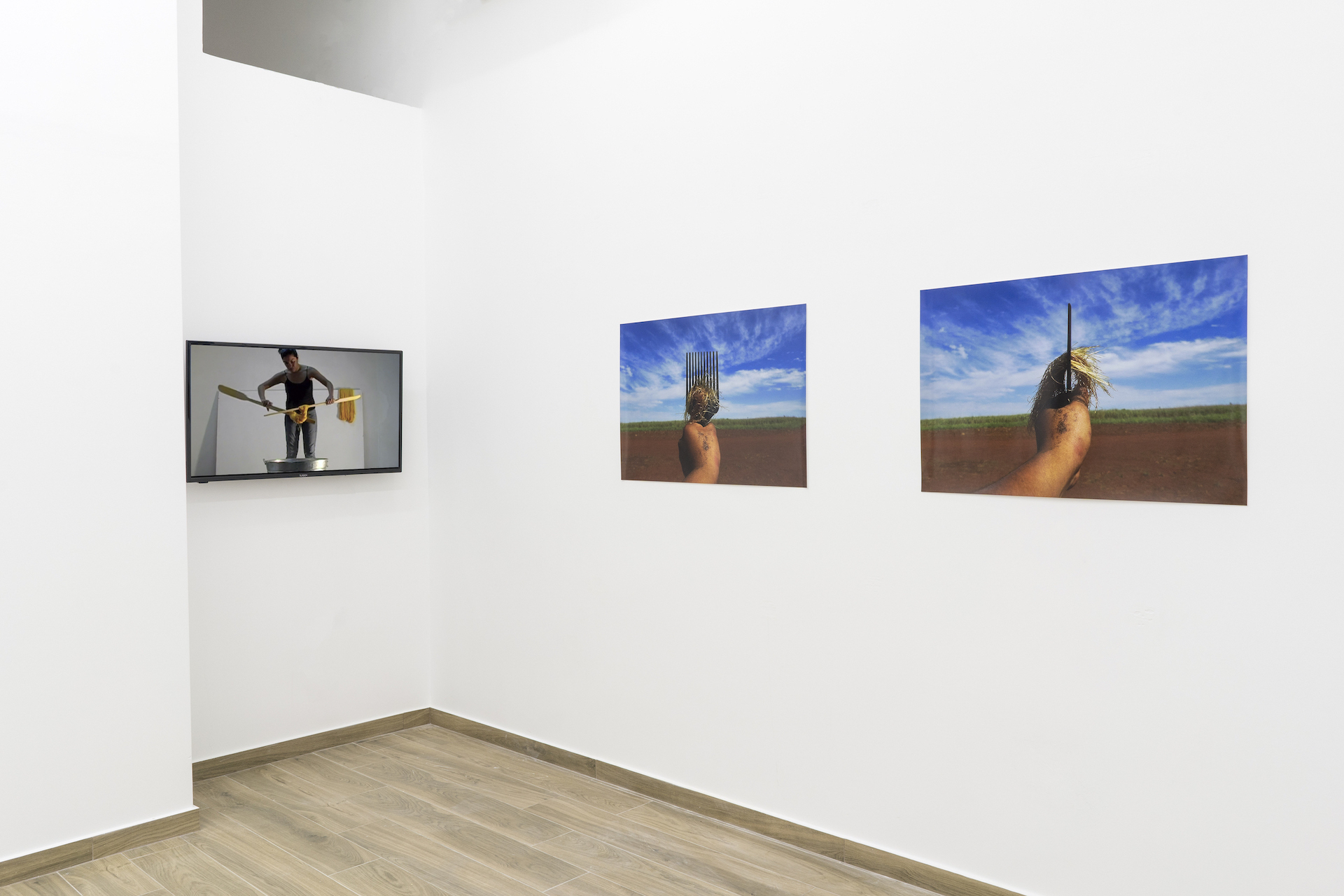 Edgar Calel, Ulef- Tzamiy-Jichchan – tierra - cabello de maíz tierno – peine (earth - baby corn hair - comb), 2015, Lambda print on Fuji Crystal Archive DP, diptych, 91 x 61 cm each, 3 + 2 AP, Courtesy of the artist and Proyectos Ultravioleta, Guatemala & Sandra Monterroso, Colorando las Hebras (Coloring the Threads) and Decolorando las Hebras (Discoloring the Threads), 2011, Video-Performance Diptych, 14’42”, 6 + 1 AP, Courtesy of the artist, Photo: Alexandra Masmanidi, 2021