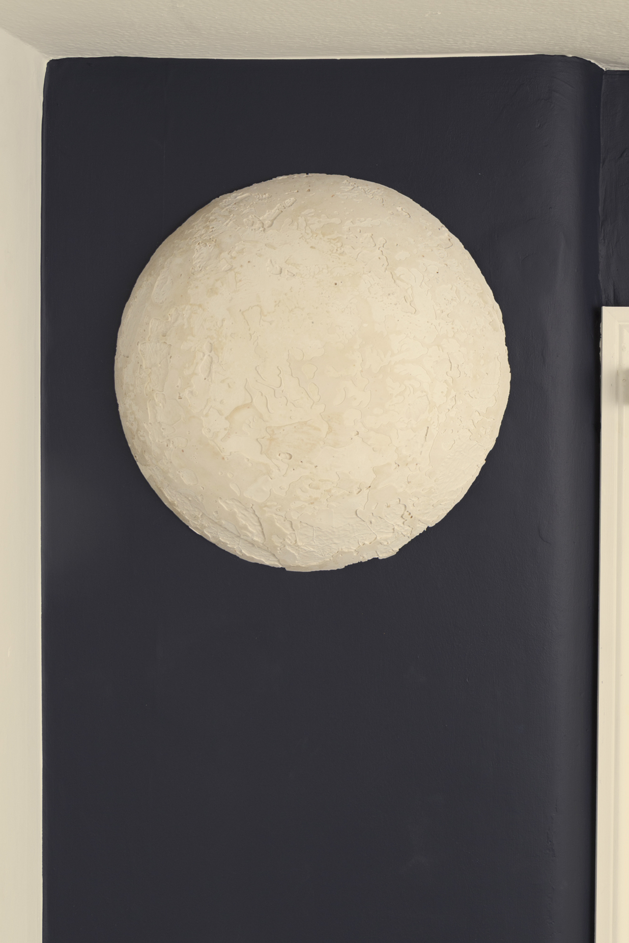 Sam Austen, Earthshine, 2021, Jesmonite, steel wire, fibreglass, 12cm x 38cm