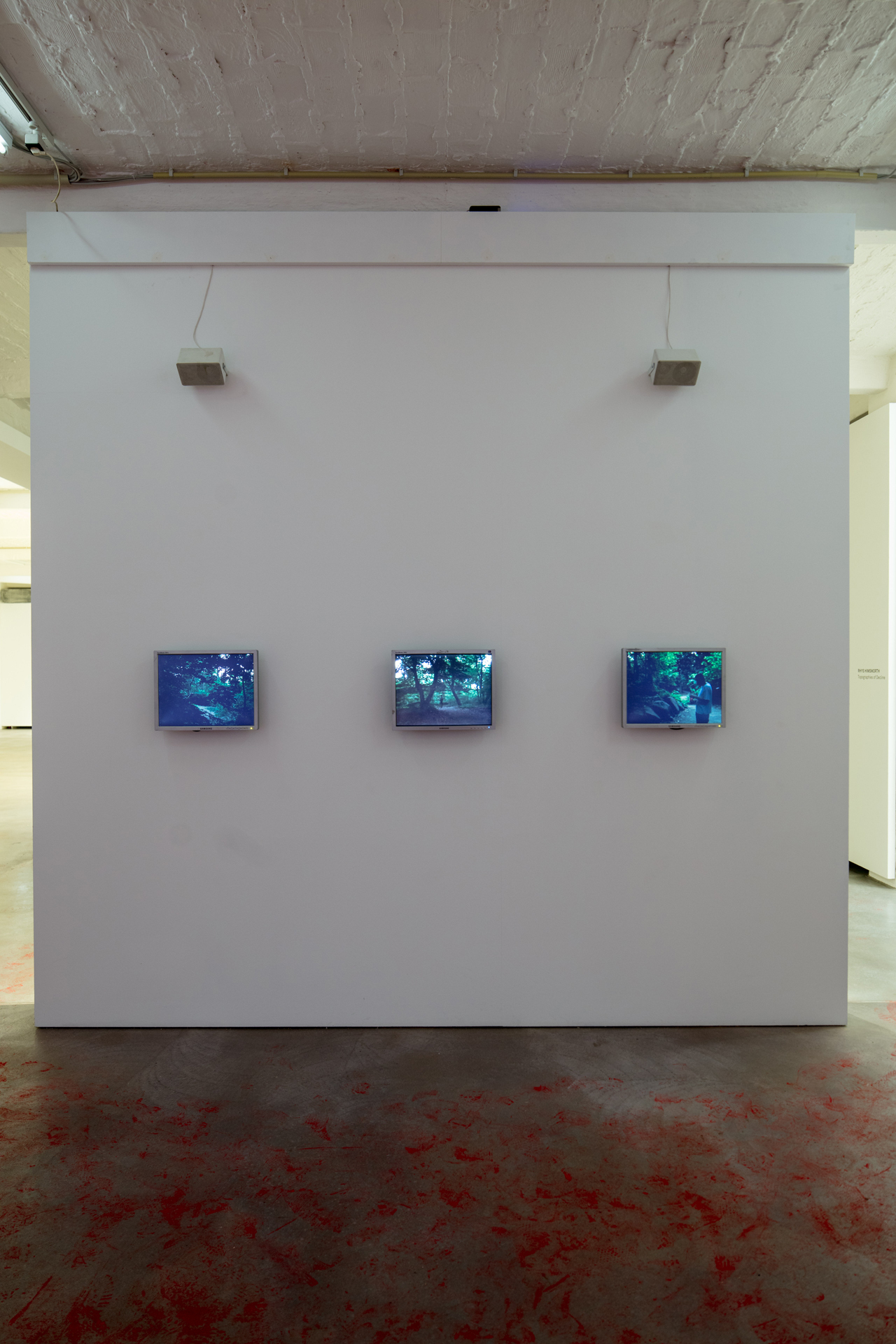 Santiago Mostyn, 2021, installation view at Künstlerhaus Bethanien. Photo David Brandt
