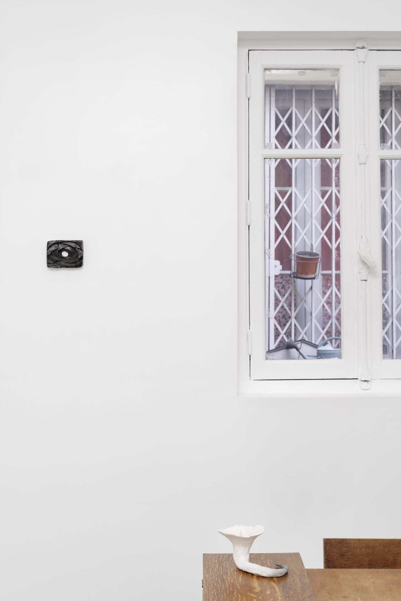 Alicia Adamerovich, A bat out of hell, 2021, exhibition view, Sans titre (2016), Paris