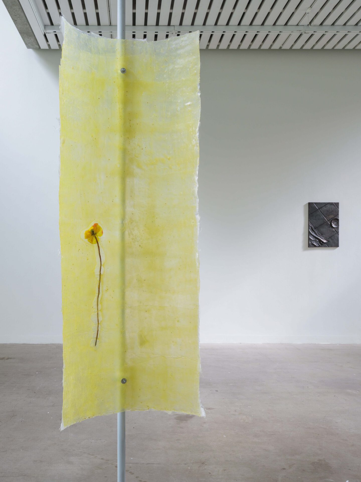 Cecilie Skov, Mirroring, 2021, Epoxy, steel, silicone, prop flower