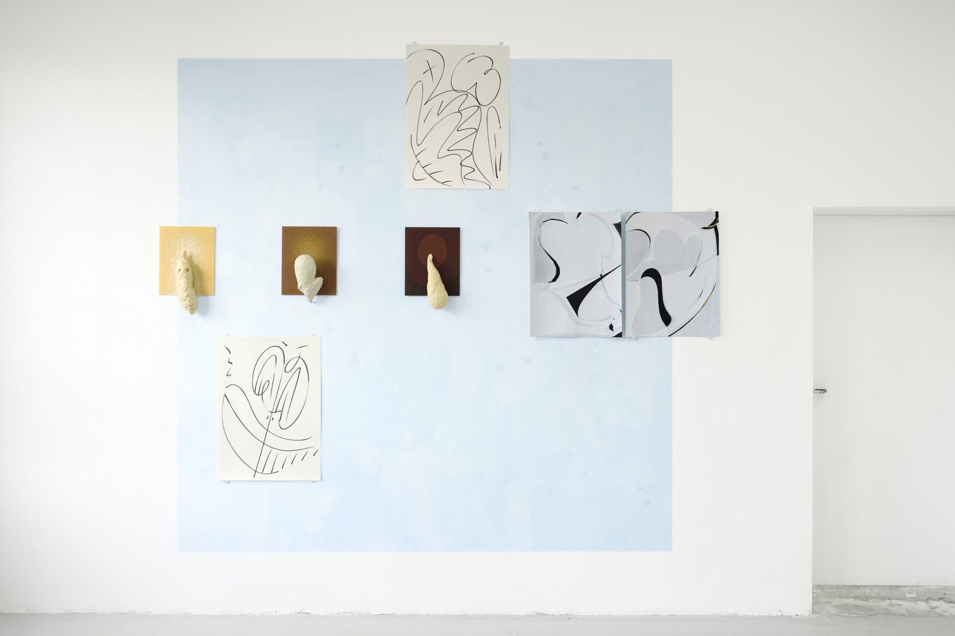 Norbert Bayer & Björn Streeck, I can‘t believe it‘s not 1-14 (Auswahl), 2019, Ministeck, Pappmache, Acryl, Stahl, Bild 33,3 x 26,6 cm, Objekt div. Maße Björn Streeck, Live Caricature Artist, 2019, Tusche auf Papier, je 70 x 50 cm Björn Streeck, Edwardian Paintings III, 2020, 2021, Dünndruckpapier, Tonpapier auf Aquarellpapier, je 60,5 x 46 cm