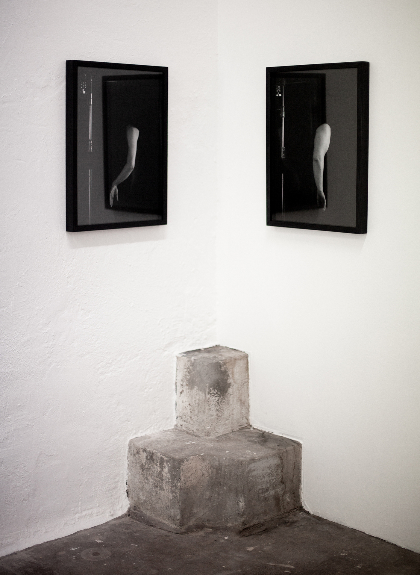 Tore Hallas: Thanatos and his lover, 2021. C-print, frame, reflective glass