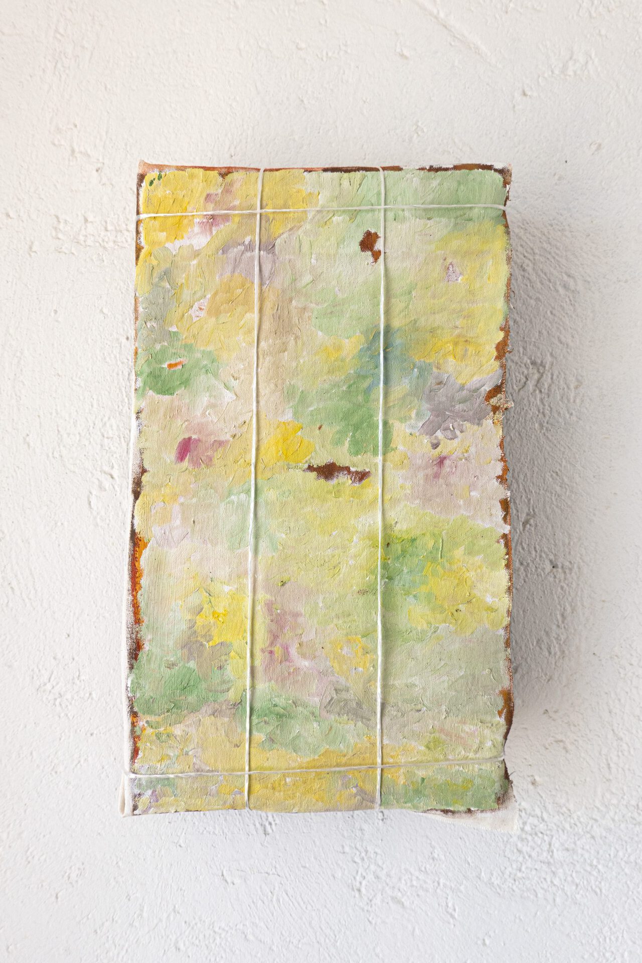 Ishai Shapira Kalter, "Aspro Chorio", 2021. Installation view. Oil painting on canvas, glued, stretched, and tied with nylon string to a vegetable / fruit wooden crate, signed with blue pen. 46 x 27 x 9.5 cm