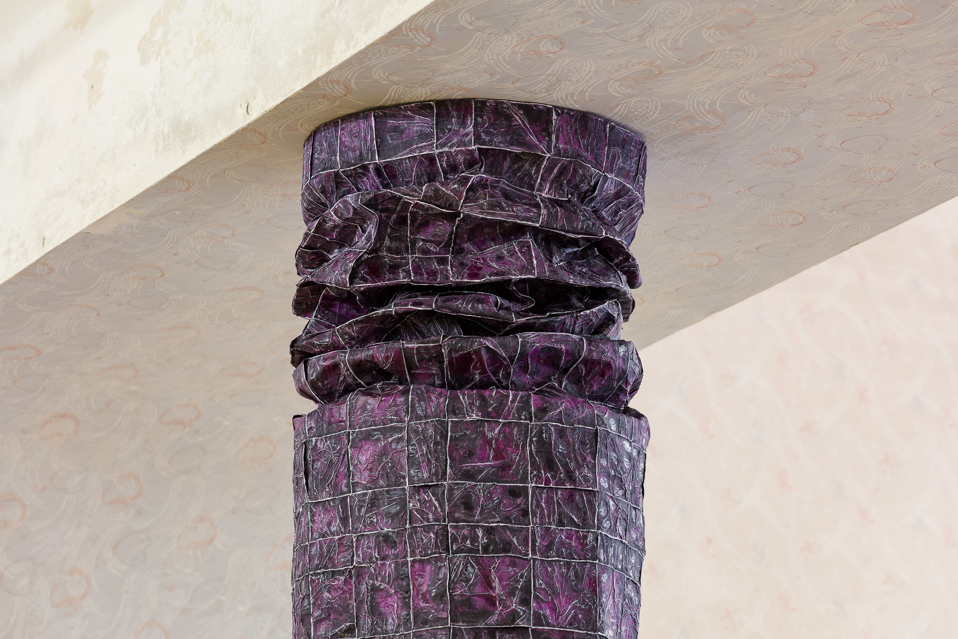 Stine Ølgod, Top hat (Stunted Growth),Detail, 2021, paper, acrylics, lacquer, wood, 205 x 75 cm.