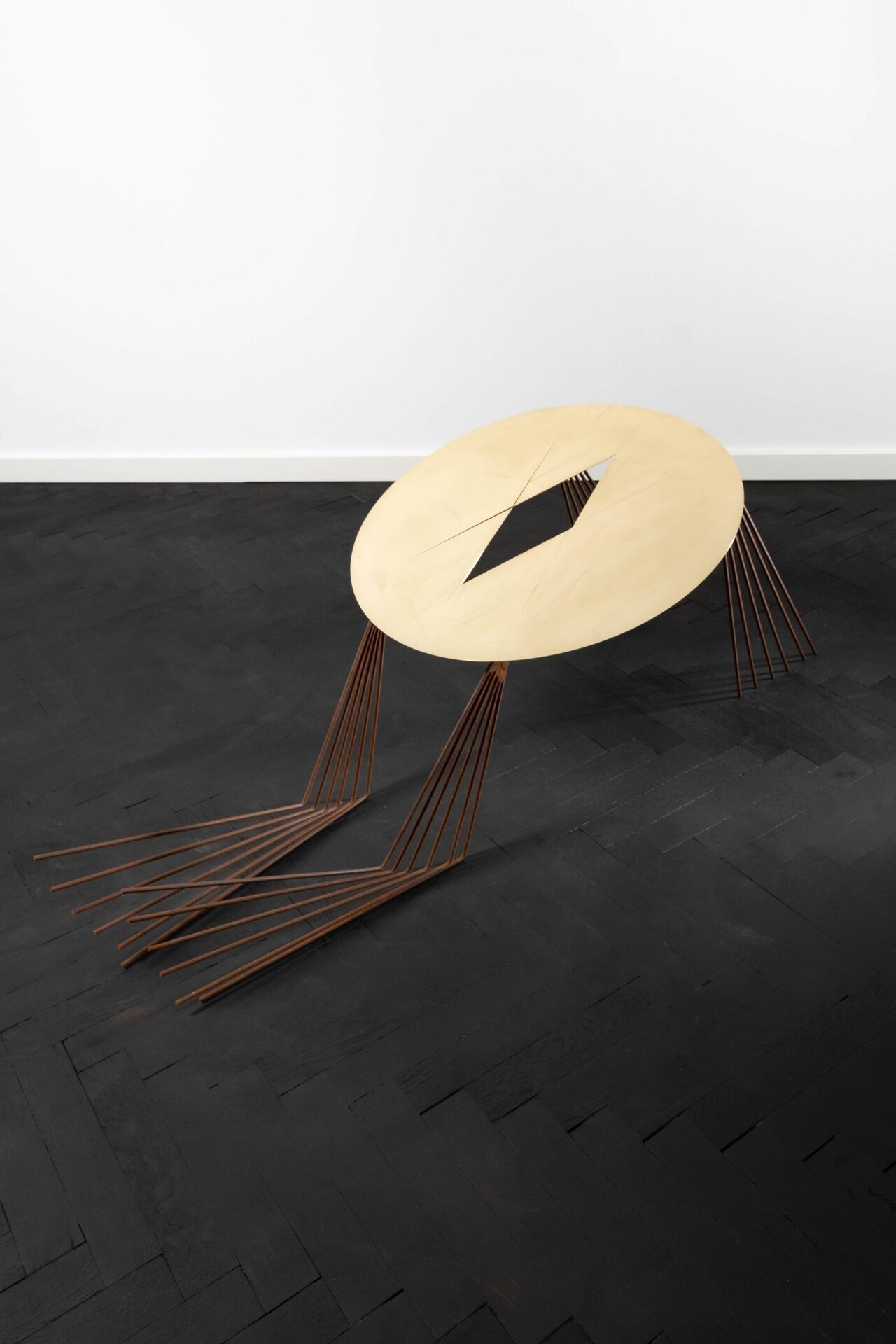 Iza Tarasewicz, Feedback Systems, 2021, oxidized steel, brass, 70 x 170 x 70 cm