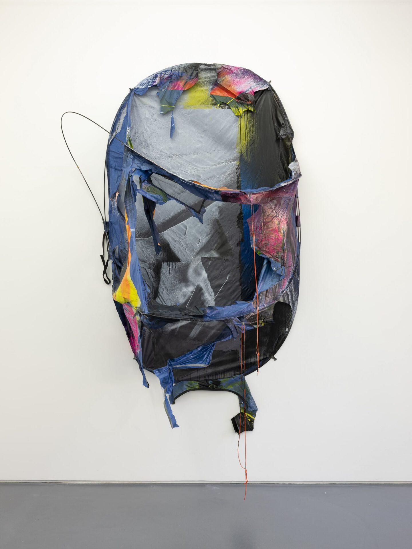 Max Geisler, H.7.21 (Druckstellen im Halbschatten), 2021, acrylic and varnish on pop-up tent, 285 x 123 x 190 cm