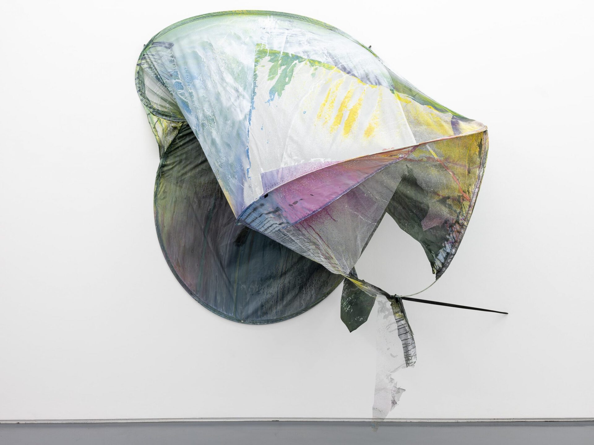 Max Geisler, H.2.21 (Vollsperrung), 2021, acrylic and varnish on beach shelter, 180 x 130 x 90 cm
