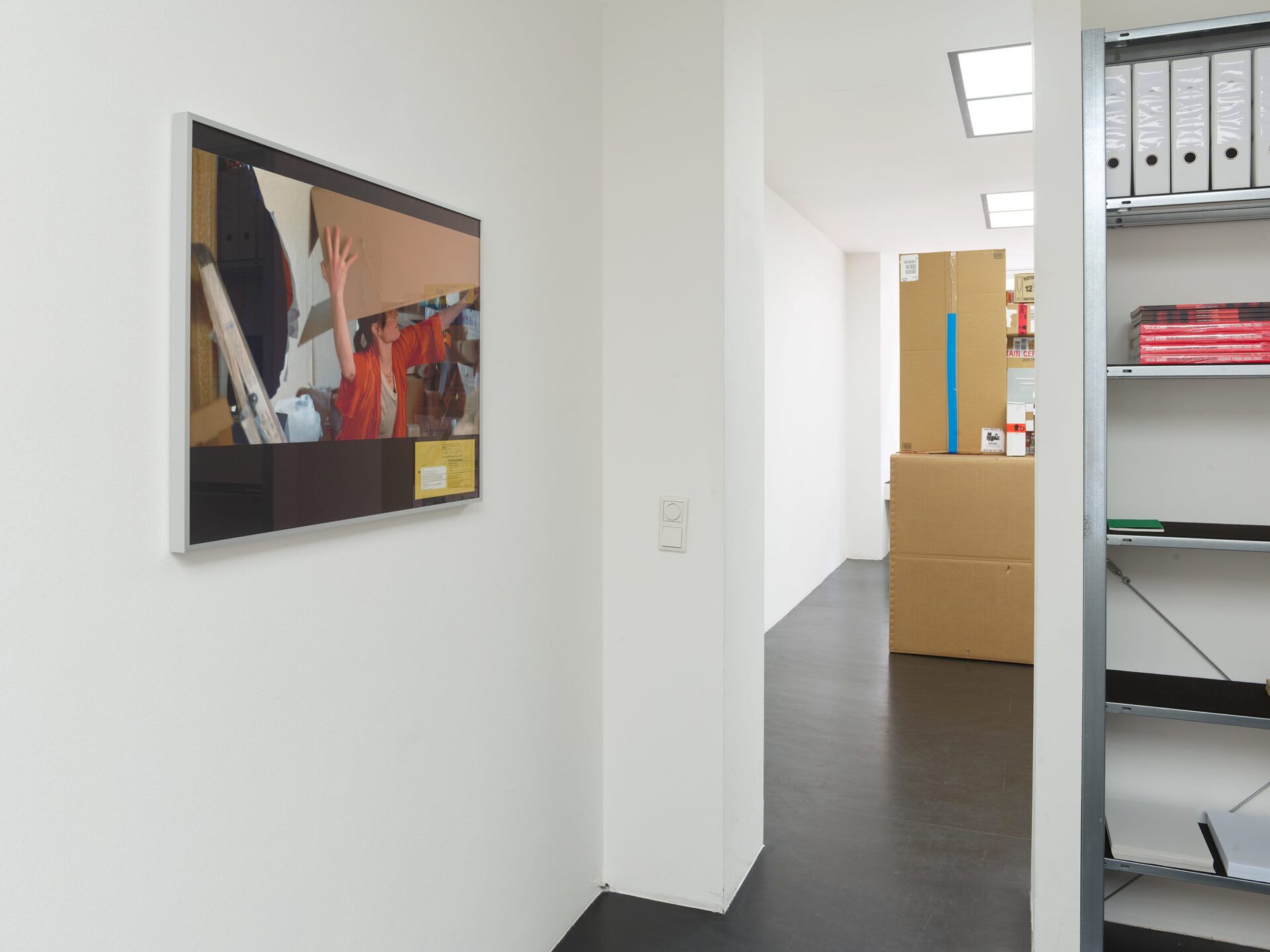 Installation view: Rosa Aiello ’Alles Gute für den Gast’, Drei, Cologne, 2021