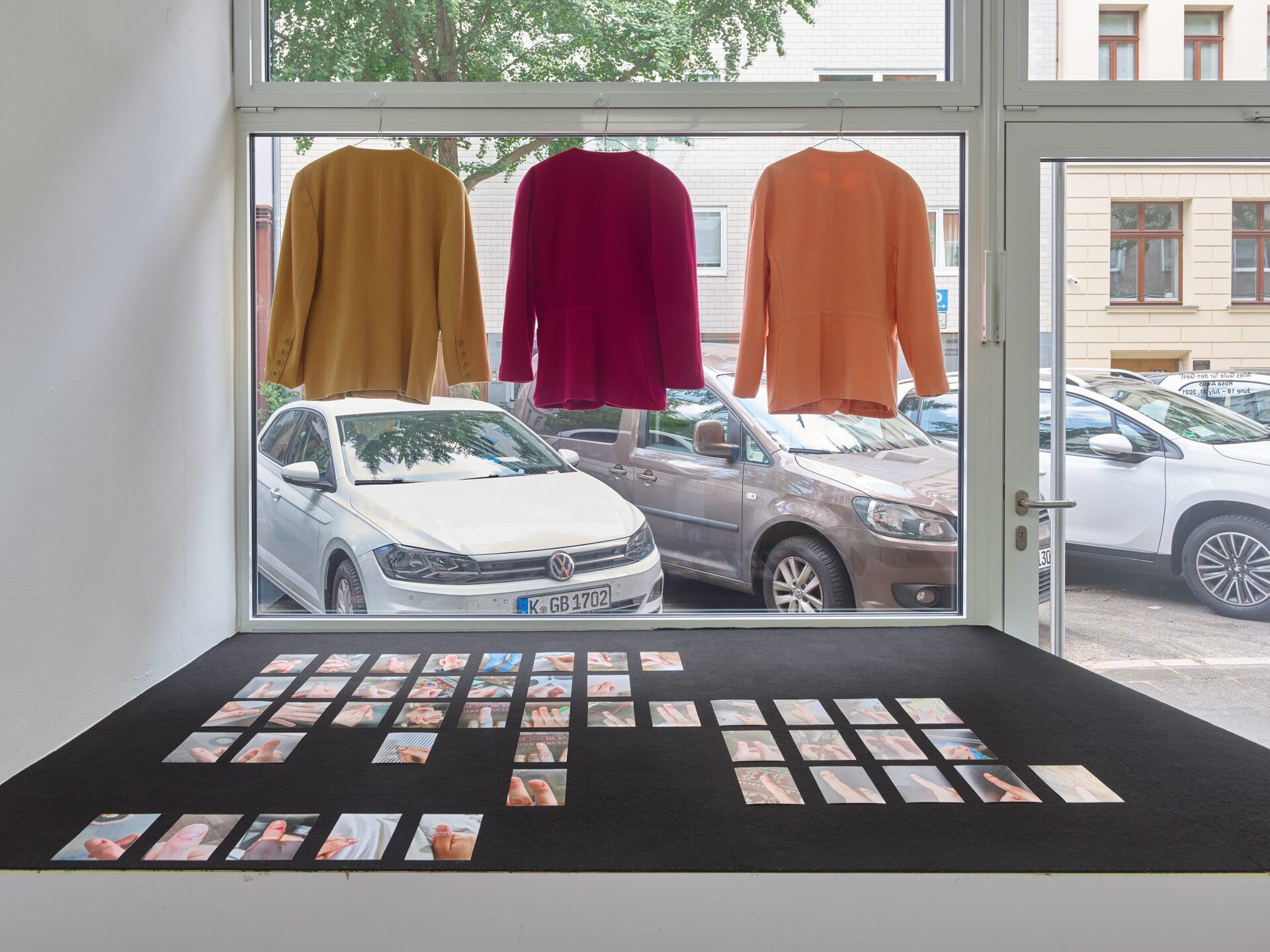 Installation view: Rosa Aiello ’Alles Gute für den Gast’, Drei, Cologne, 2021