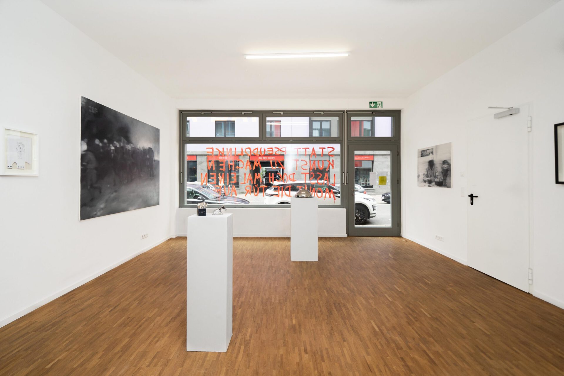 Exhibition view: Nicholas Warburg "IN YOUTH IS PLEASURE" at Synnika Frankfurt.