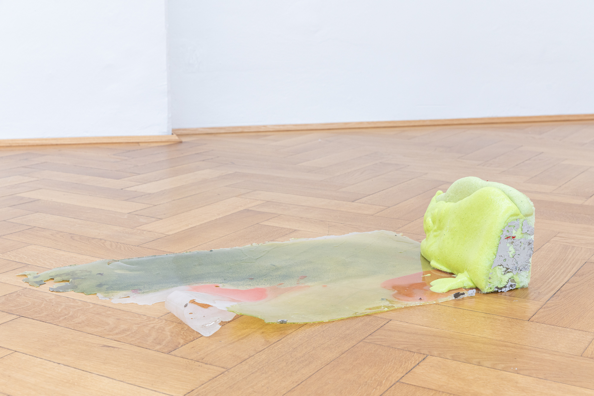 Patrick Ostrowsky, "floor piece", 2021, synthetic resin, pigments, polyurethane, 91 x 53 x 18 cm