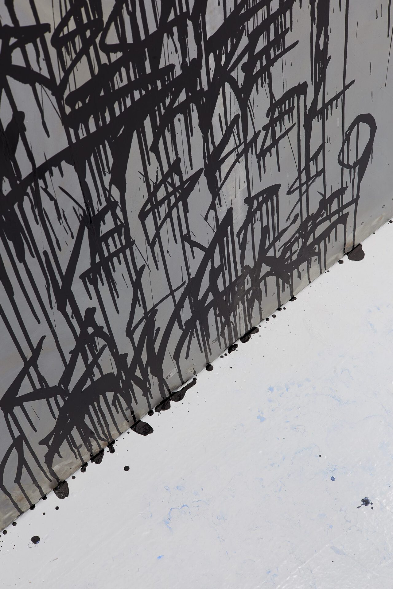 Goccia, 2021, marker on steel, 200 × 200 cm (detail)