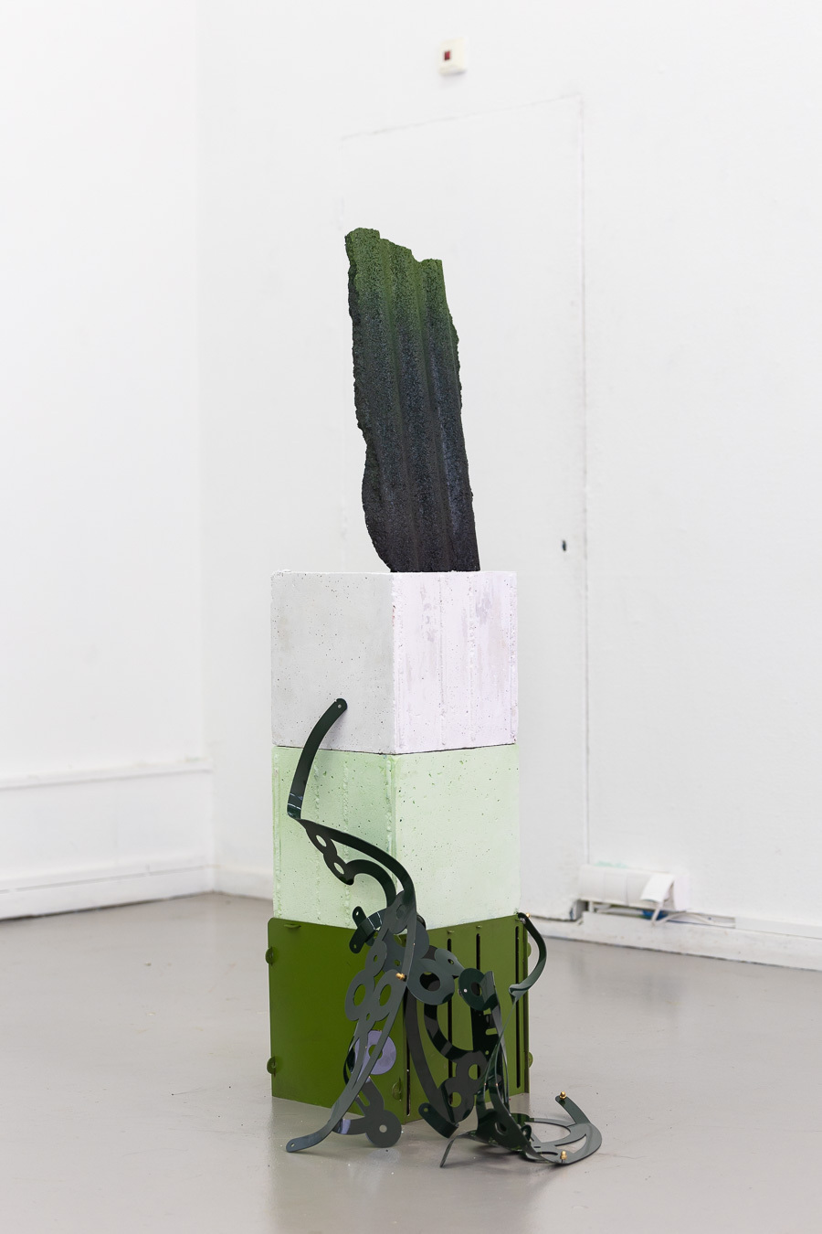 Jack West, Pedestal orange and green, 2021, concrete, laser cut, steel, 120x40x40