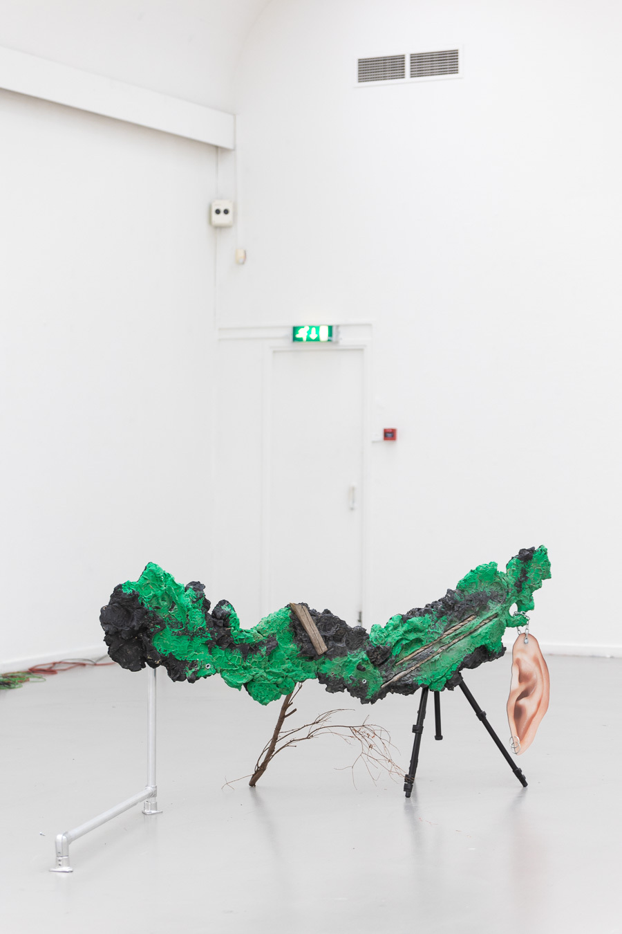 Rodrigo Red Sandoval, Thrilled, 2021, mixed media, 200x75x40cm