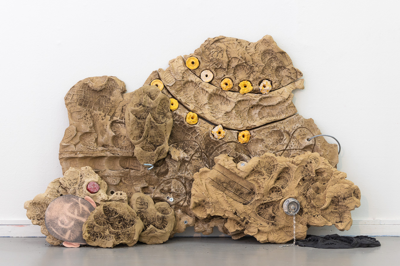 Rodrigo Red Sandoval, Top Floor, 2021, Mixed media, 200x70x20cm
