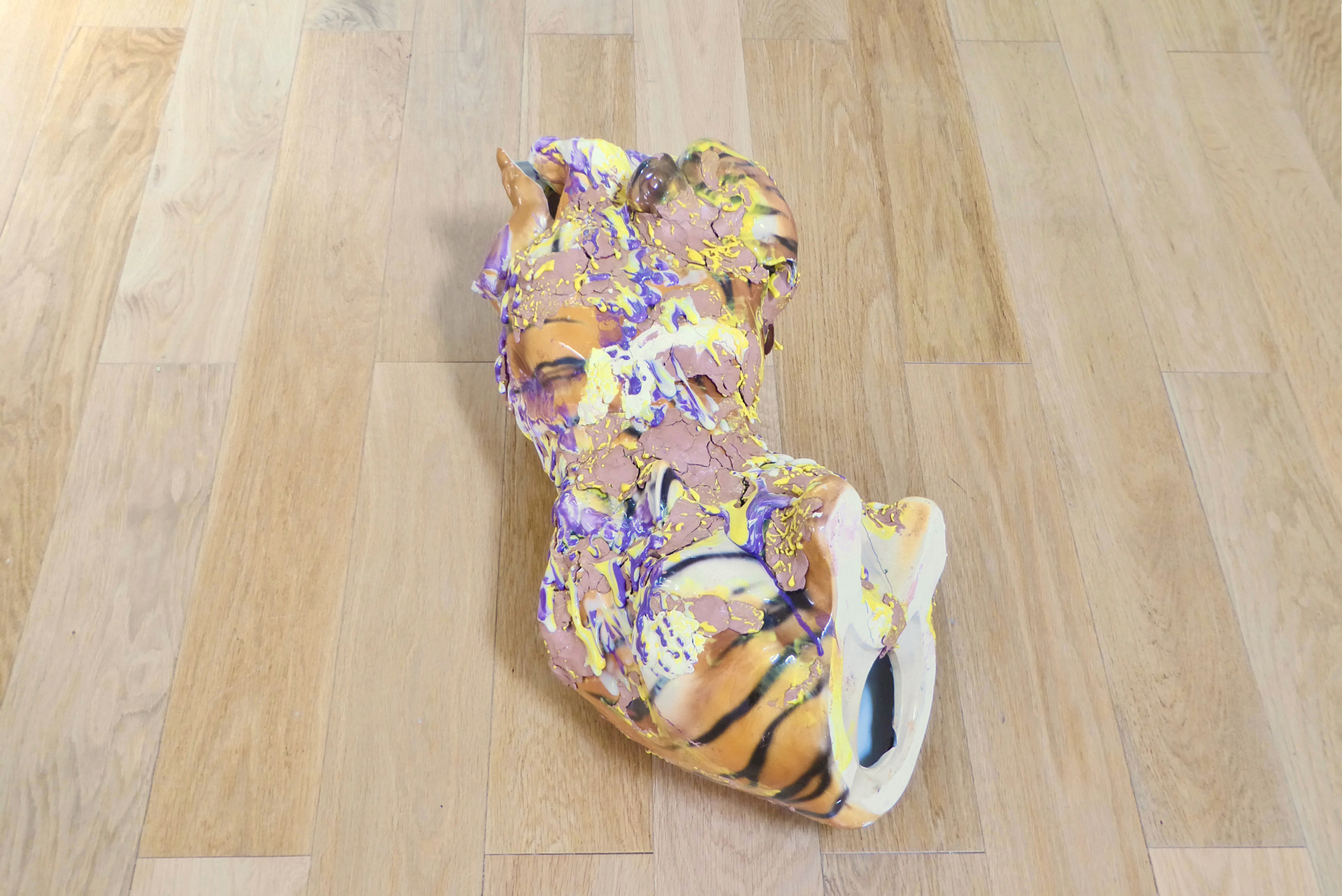 Julia Klemm, untitled, 2020, ceramic, glaze, second-hand ceramic tigers, 76 x 30 x 33 cm