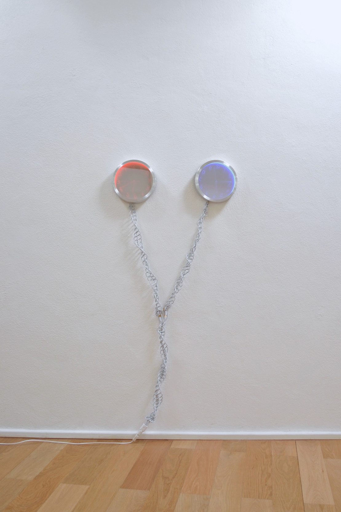 Johanna Strobel, False Friends, 2021, acrylic mirrors, plastic, glass, aluminium, clockworks (clockwise and counterclockwise), LEDs, USB extension cords, digital timer, size variable (each approx. 25 x 25 x 5 cm)