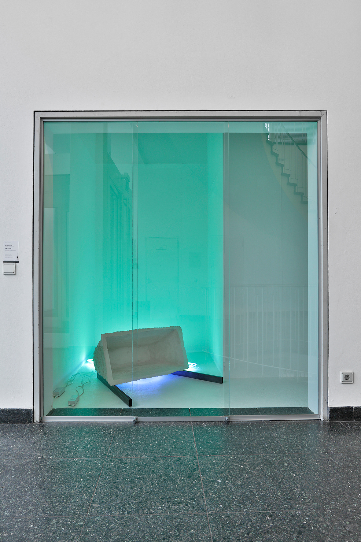 Matthias Grotevent, Monument for a Statue, 2021, neon-lights, plaster, steel, 450x 300x 270cm