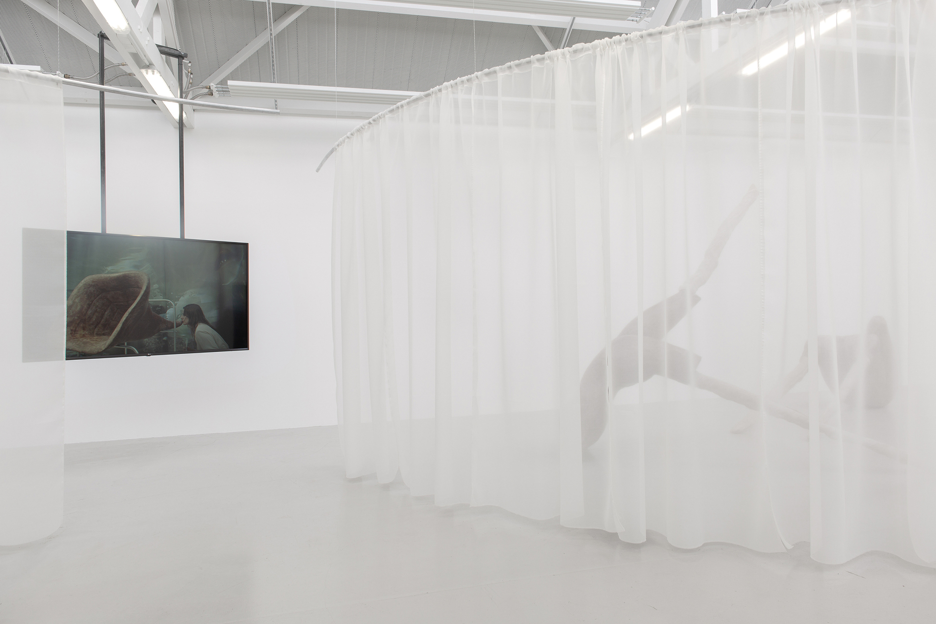 Laura Gozlan, Dead Fingers Talk I, 2021, HD Video, 16/9, color, stereo sound, 4'30