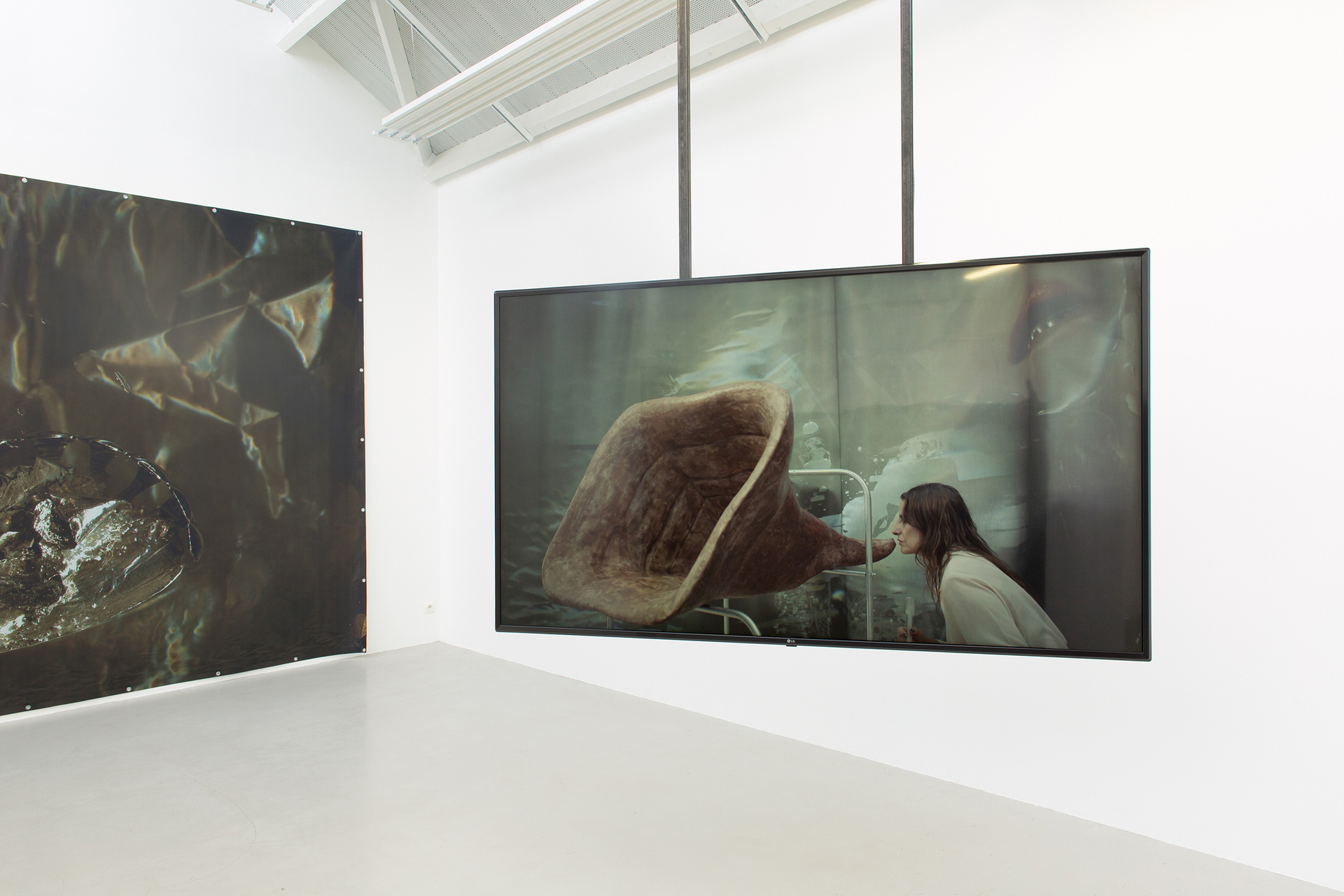 Laura Gozlan, Dead Fingers Talk I, 2021, HD Video, 16/9, color, stereo sound, 4'30