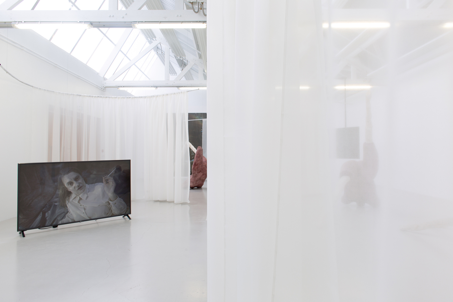 Laura Gozlan, Dead Fingers Talk III, 2021, HD Video, 16/9, color, stereo sound, 4'10