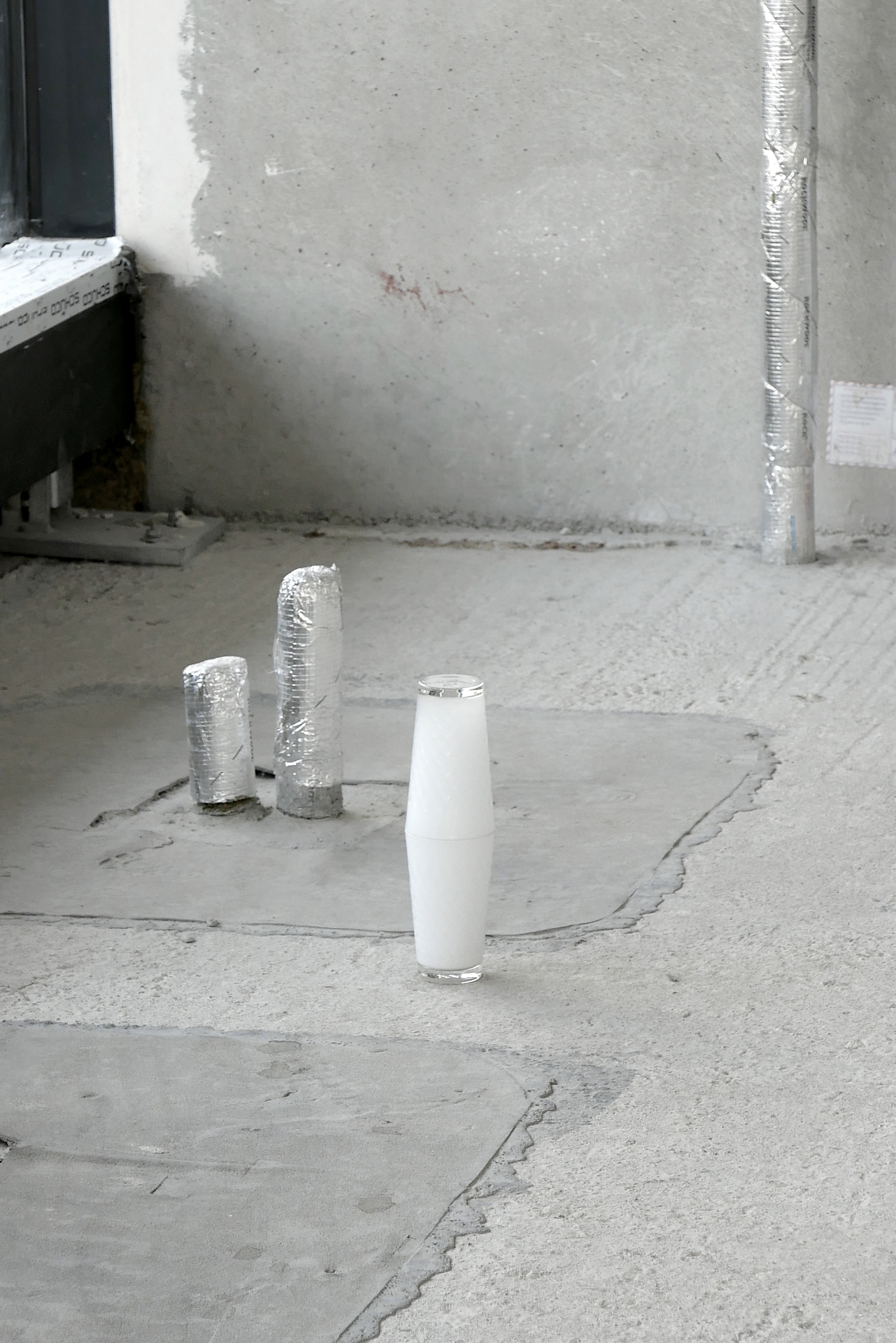 Valérian Goalec, Can't be shared, 2021, Tinted water, bucket, borrowed glasses