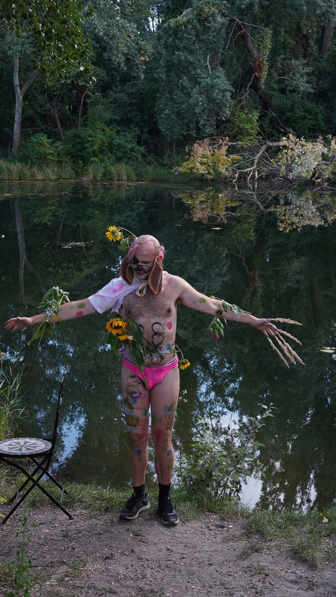 Leon Höllhumer, Tee und Kekse mit Murphy 2, 2021, Performance