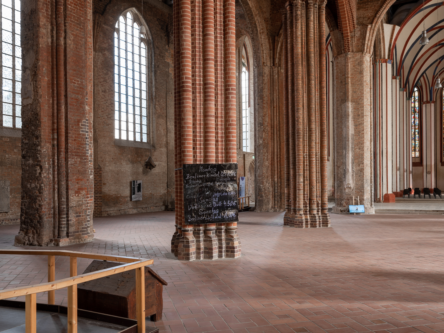 Eine gute Woche - Laserdrucke, Klebeband, Acrylfarbe, Epoxidharz auf Karton, 165 x 160 cm, 2021