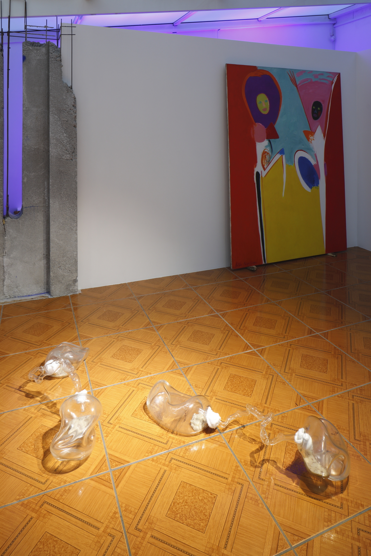 Mark Eckstrand and Kamilė Krasauskaitė “Our Beautiful Homes”. Glass objects and fruit flies. 2021
