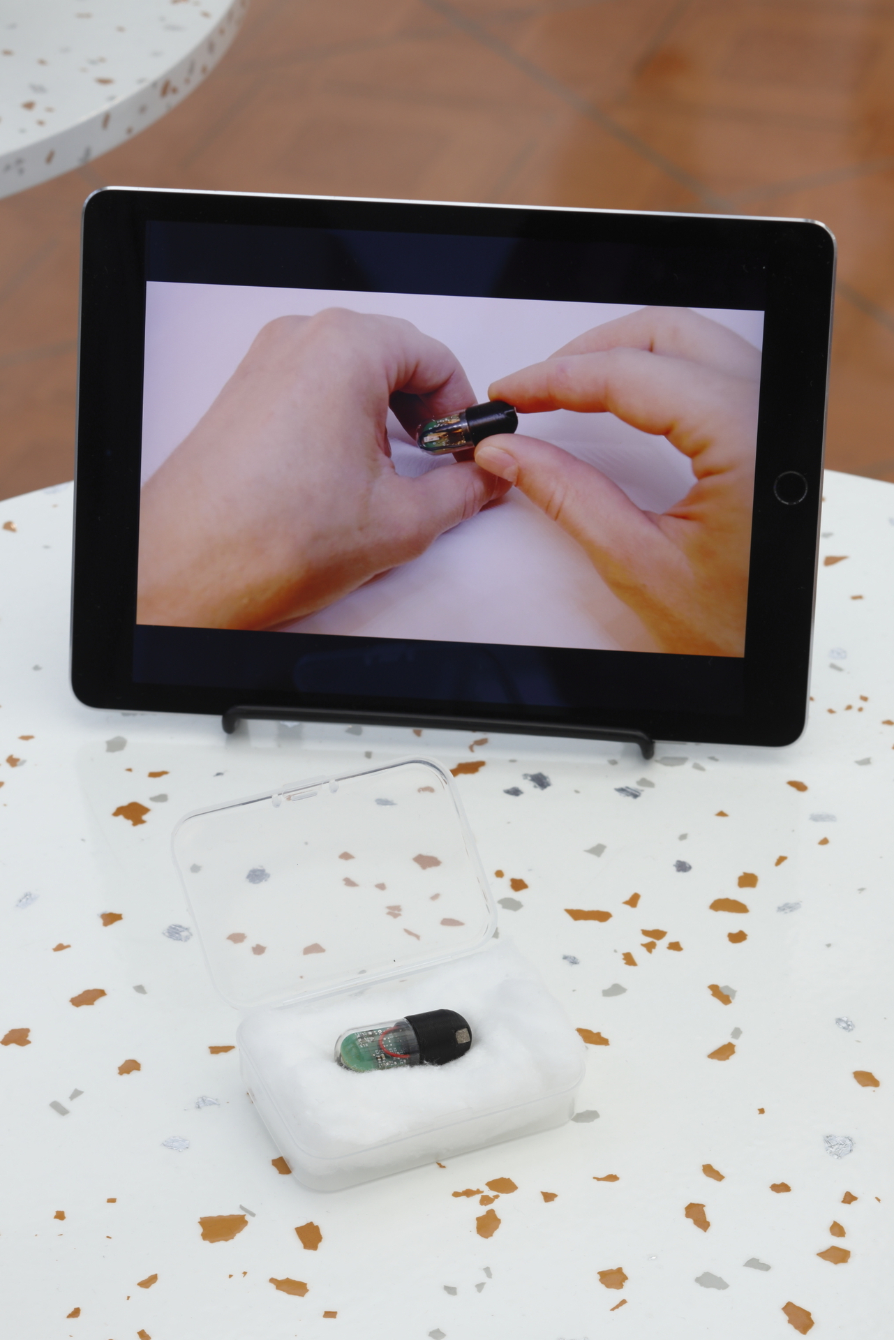 Mindaugas Gapševičius “Rectal Candle”. In cooperation with Martin Schied. Electronic device, display with animated GIF. 2020/2021