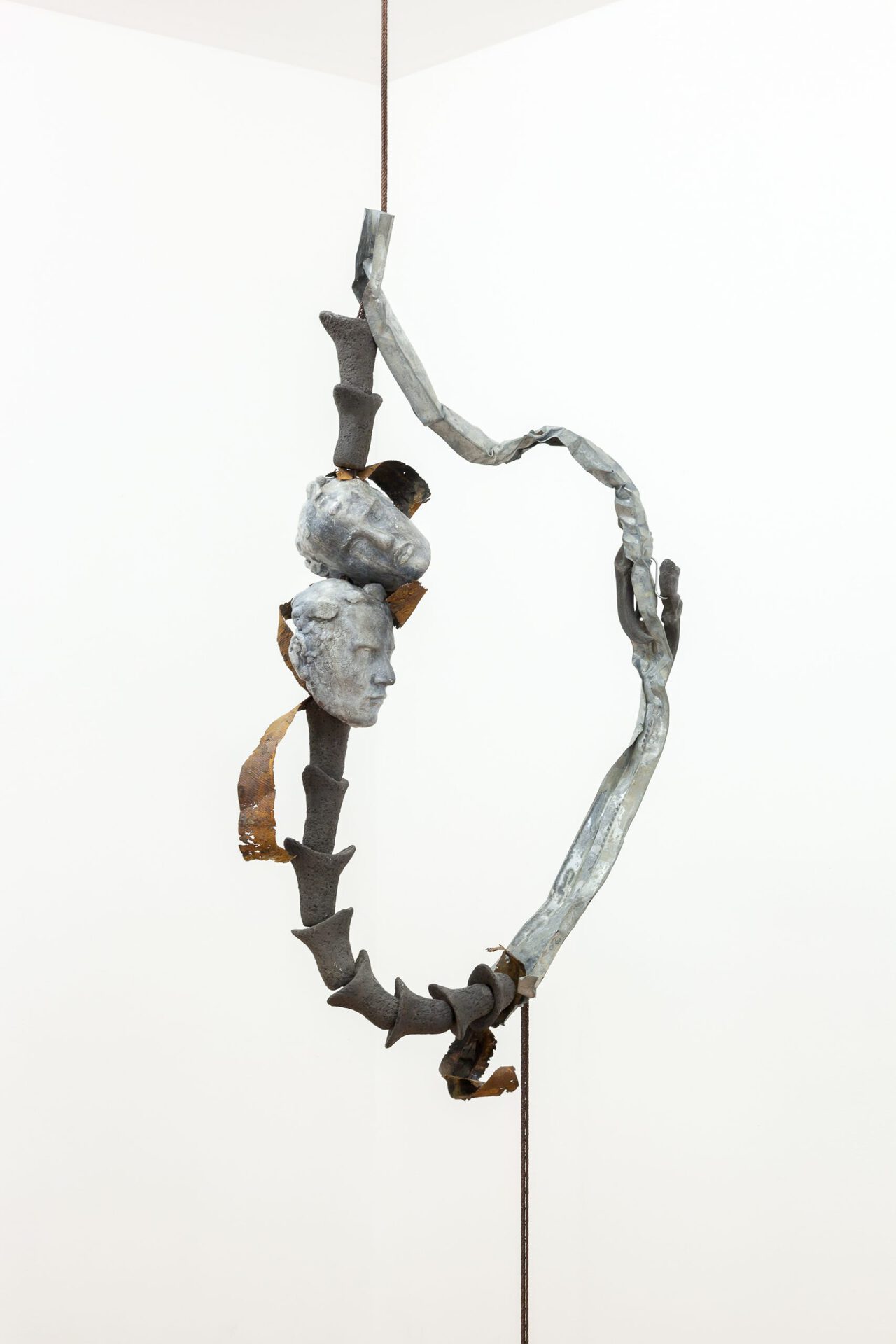 La Grande Coupure, 80 x 65 x 12 cm, scrap metal, clay, stoneware, brass chains, 2021