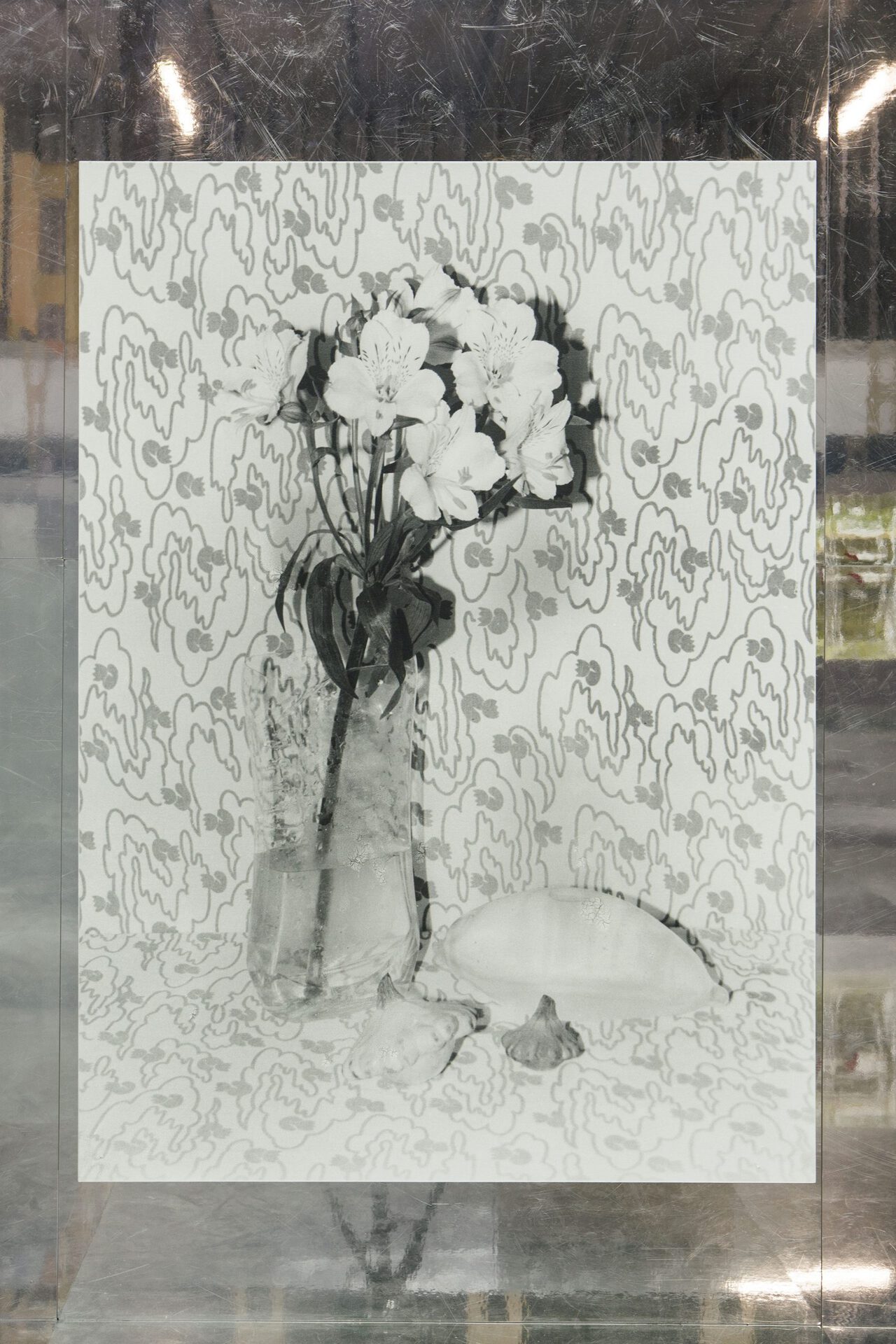 Hubert Marot, Lys et bombe à eau, 2021 silver gelatin print on linen     160 x 115 cm (62,9 x  5,2 in)