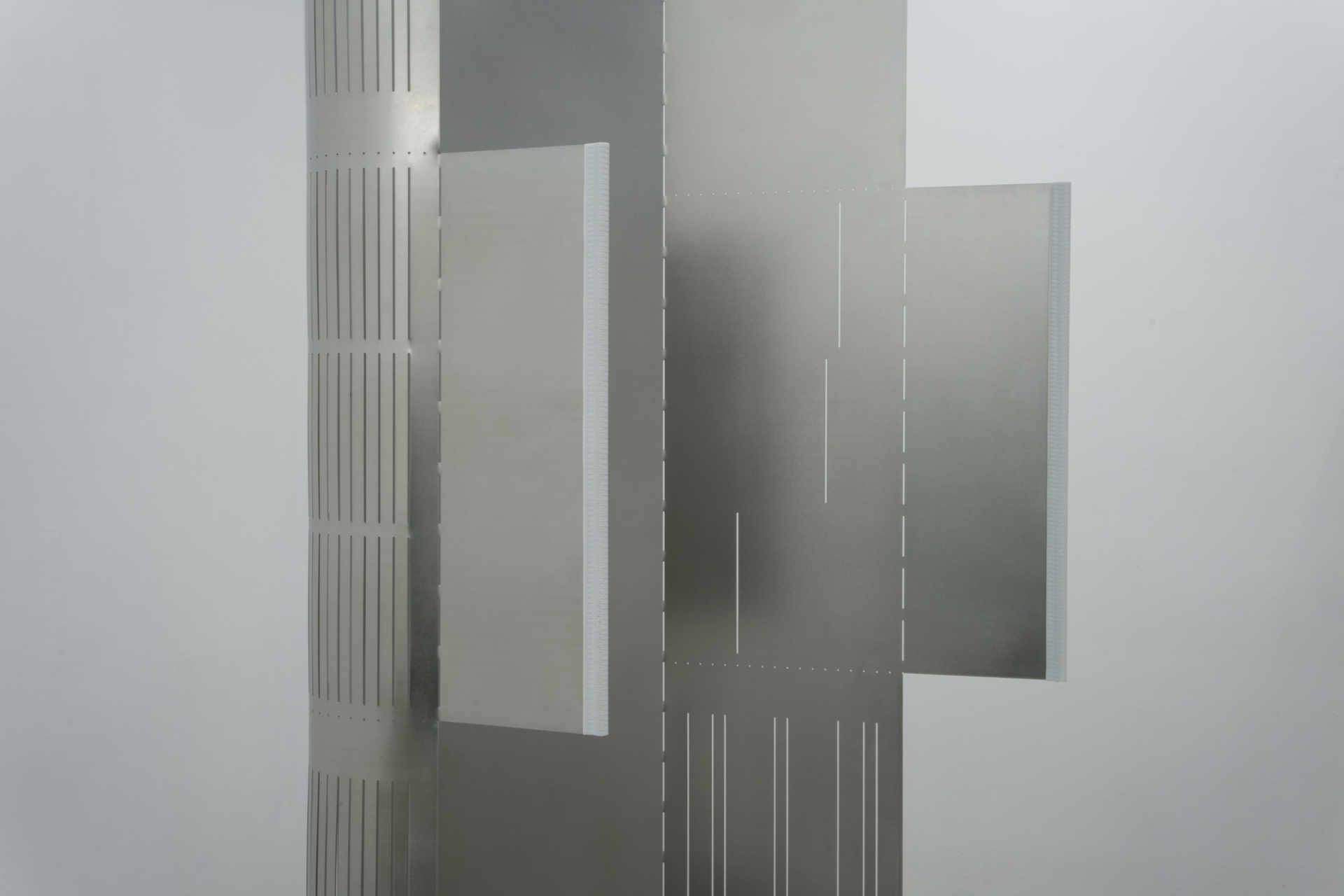 Marina Stanimirovic, ARCHITECTURE DU SILENCE LH01, 2021, 204 x 50 x 16 cm, 1mm stainless steel, silicone rubber