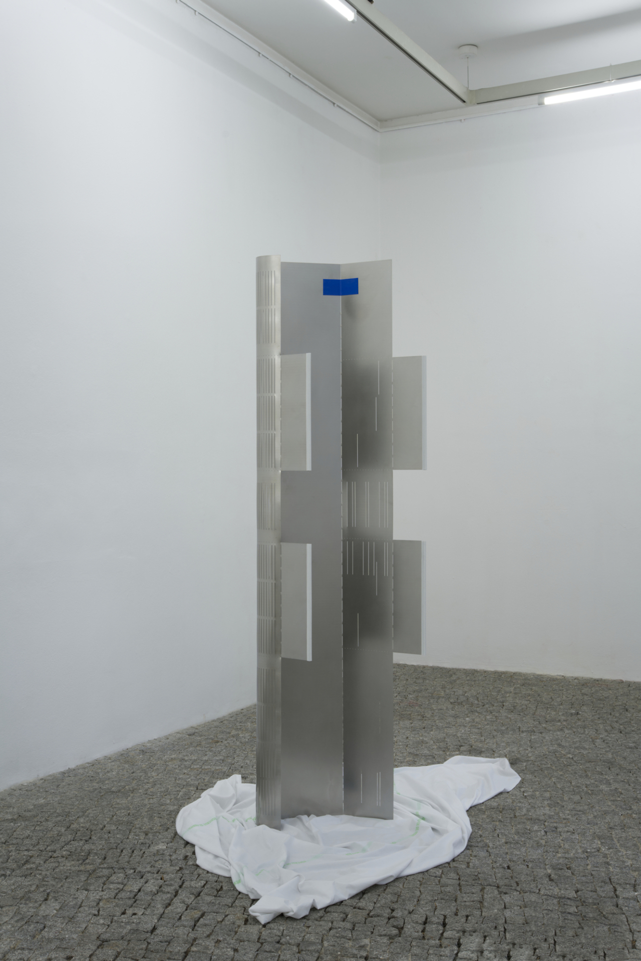 Marina Stanimirovic, ARCHITECTURE DU SILENCE LH01, 2021, 204 x 50 x 16 cm, 1mm stainless steel, silicone rubber