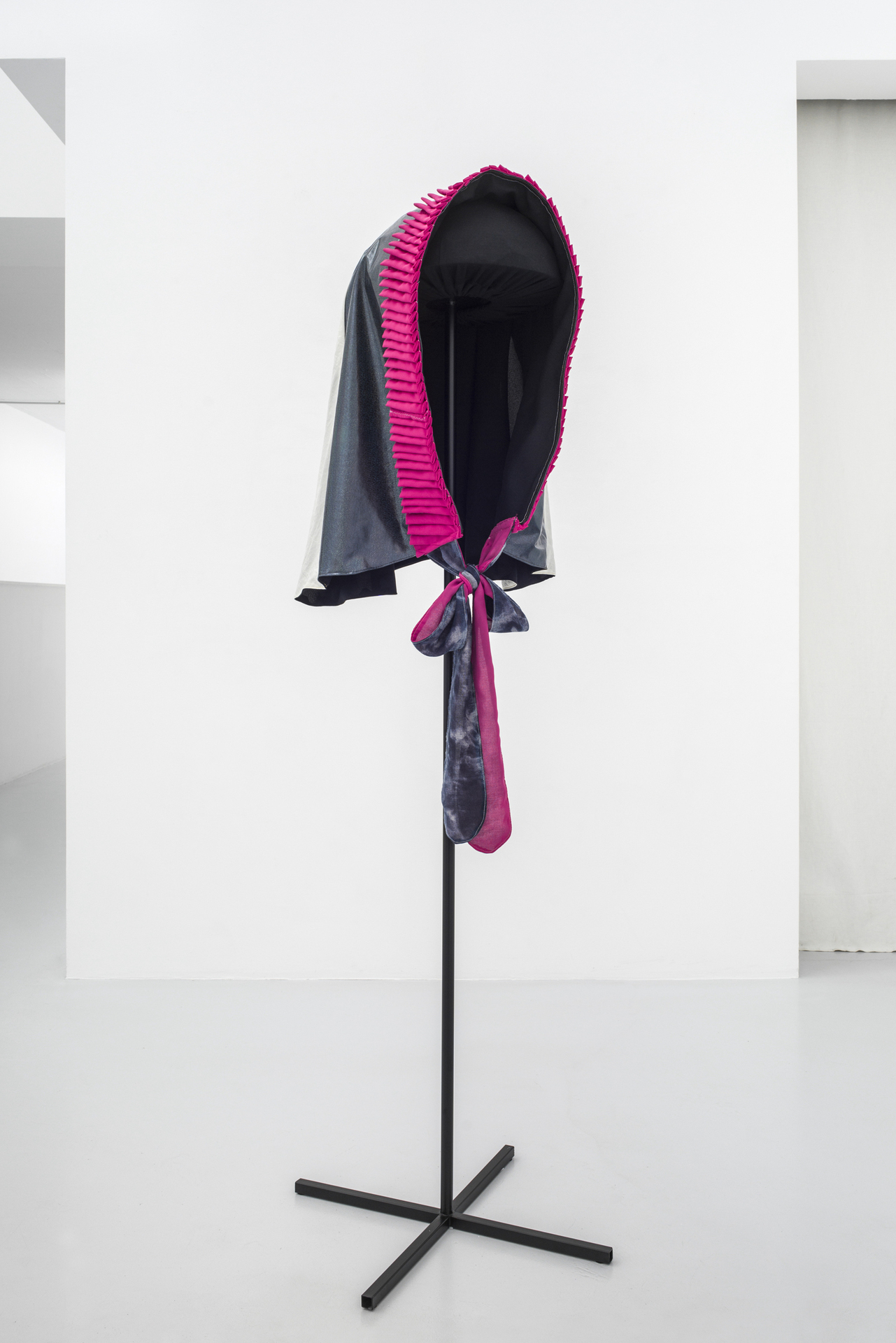 Morgaine Schäfer, Diakonisse Hilde (Henriettenstift Hannover), 2021, handmade fabric hood, powder coated steel, styrofoam, ca. 185 x 55 x 55 cm.