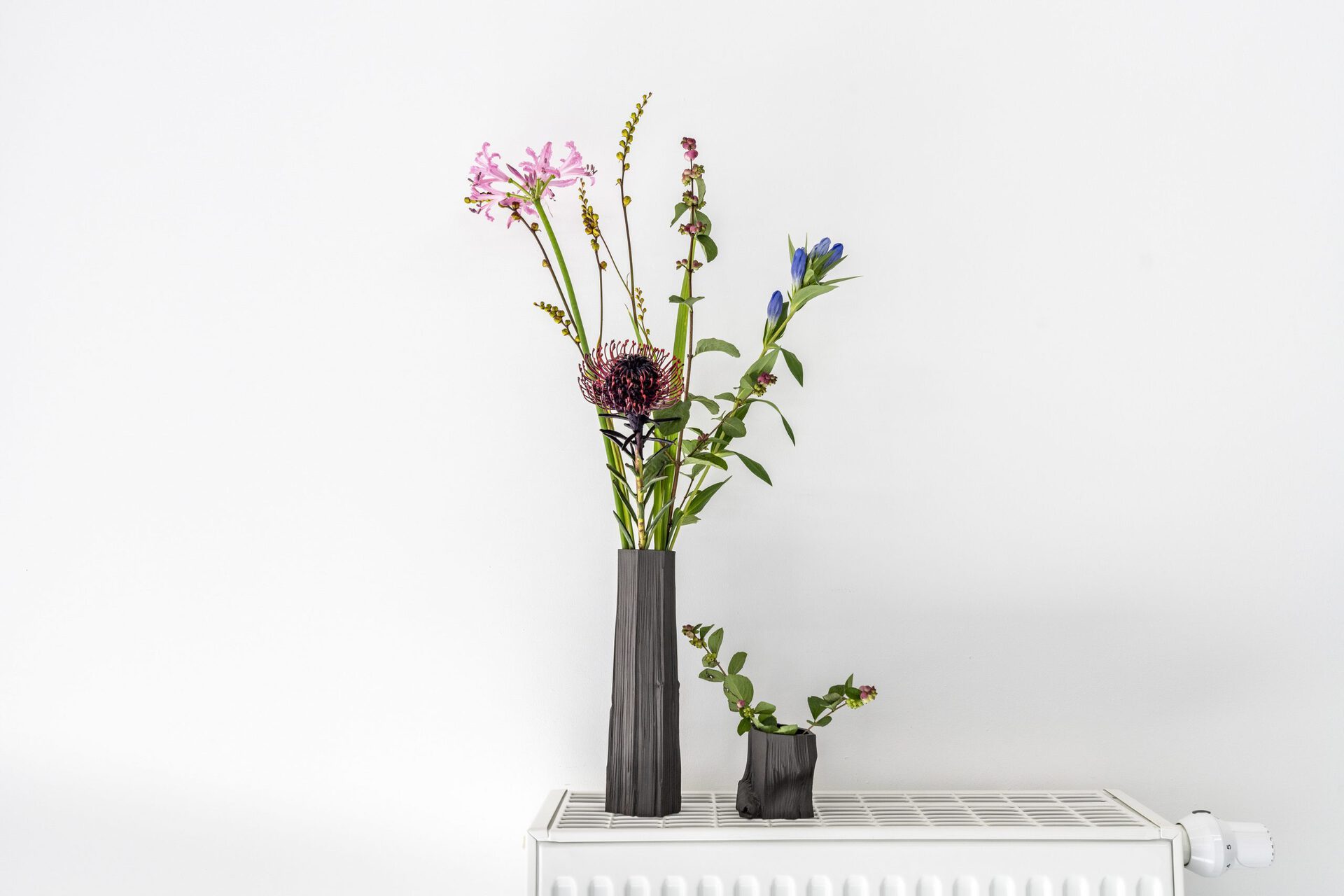 Isamu Marsden, Split Log Vases, 2021 pigmented porcelain, high fired at 1240 degrees Photo: Helge Mundt